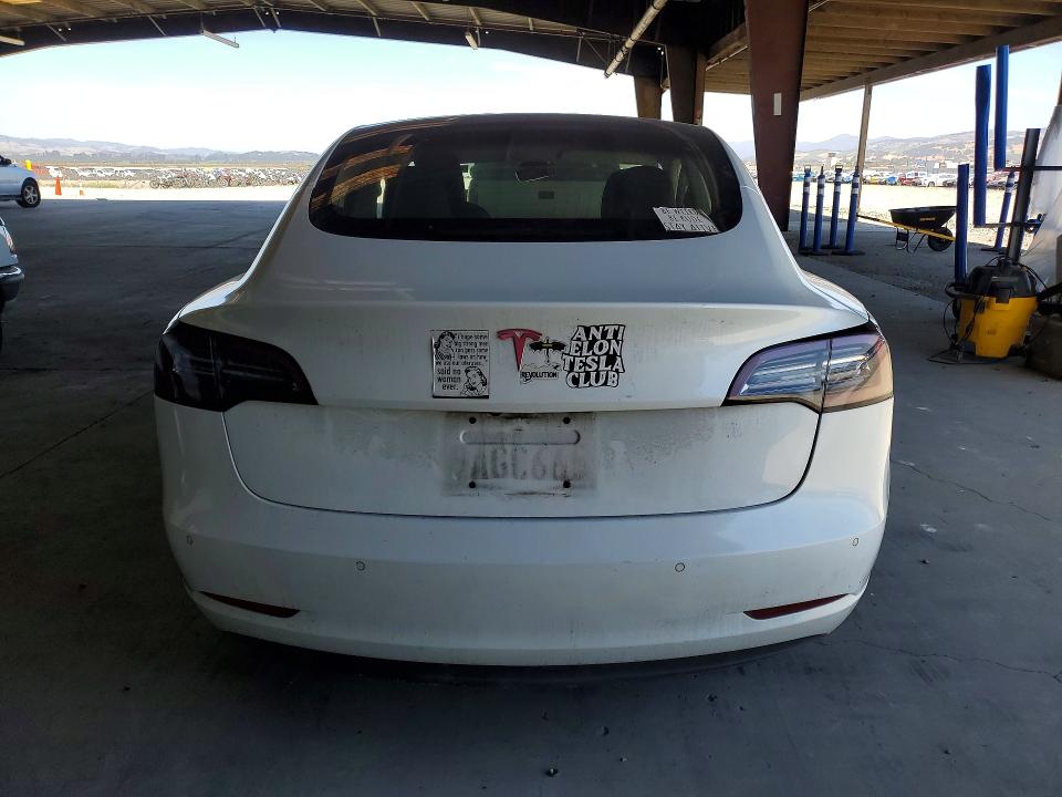 Photo 6 from auction – 2018 TESLA MODEL 3 with VIN 5YJ3E1EA6JF010623