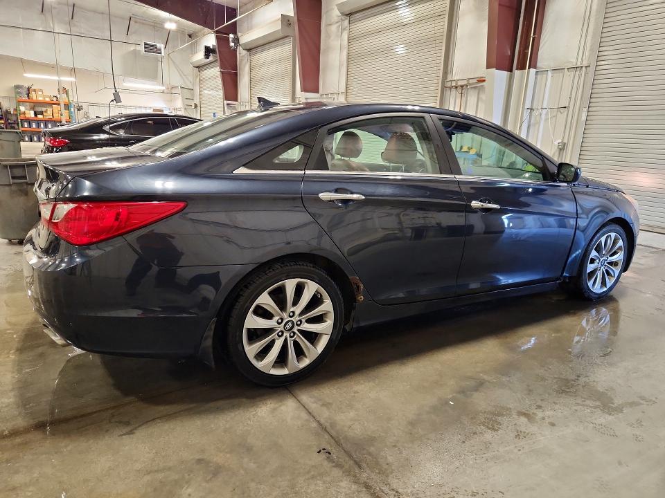 Photo 3 from auction – 2012 HYUNDAI SONATA with VIN 5NPEC4AC7CH335647