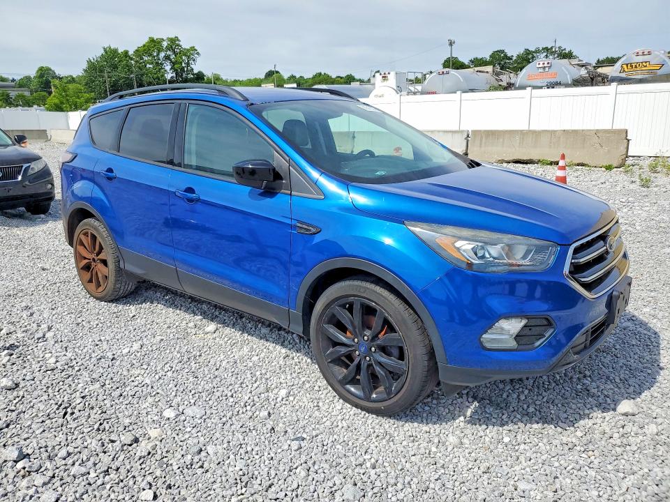 Photo 4 from auction – 2017 FORD ESCAPE with VIN 1FMCU0GD8HUE03881