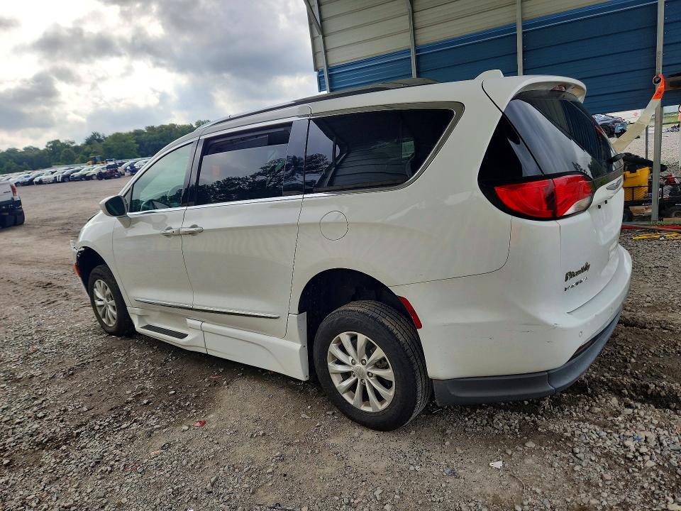 Photo 2 from auction – 2018 CHRYSLER PACIFICA with VIN 2C4RC1BG5JR217484