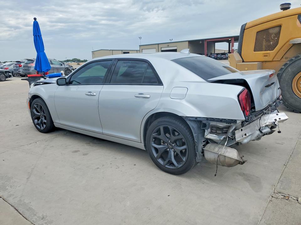Photo 2 from auction – 2023 CHRYSLER 300 with VIN 2C3CCABG3PH569603