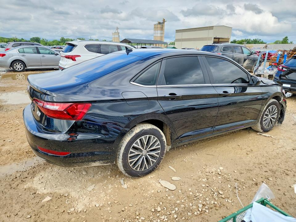 Photo 3 from auction – 2021 VOLKSWAGEN JETTA with VIN 3VWC57BU4MM080863