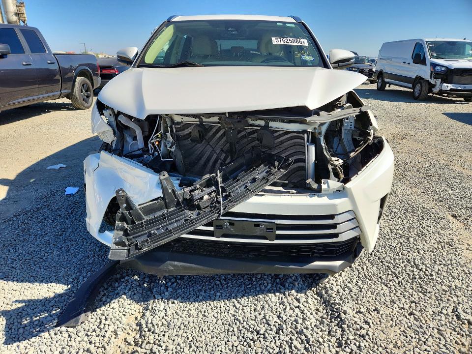 Photo 5 from auction – 2019 TOYOTA HIGHLANDER with VIN 5TDKZRFH3KS565021