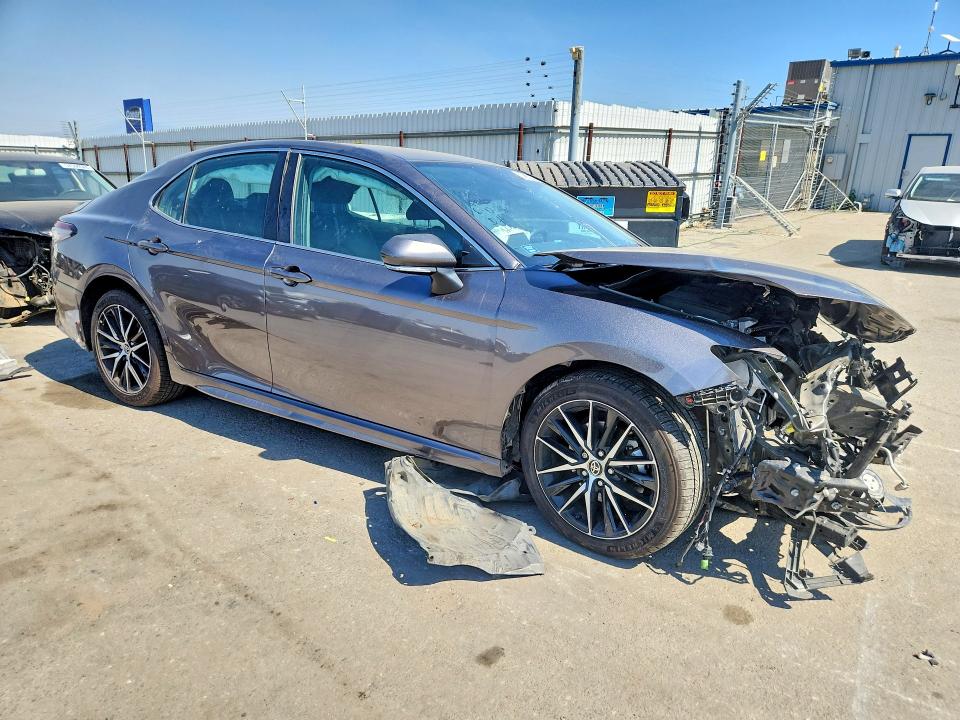 Photo 4 from auction – 2022 TOYOTA CAMRY with VIN 4T1G11AK8NU054076