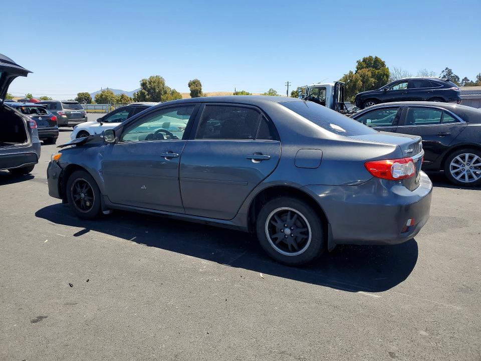Снимка 2 от търг – 2013 TOYOTA COROLLA с VIN 2T1BU4EE4DC011135