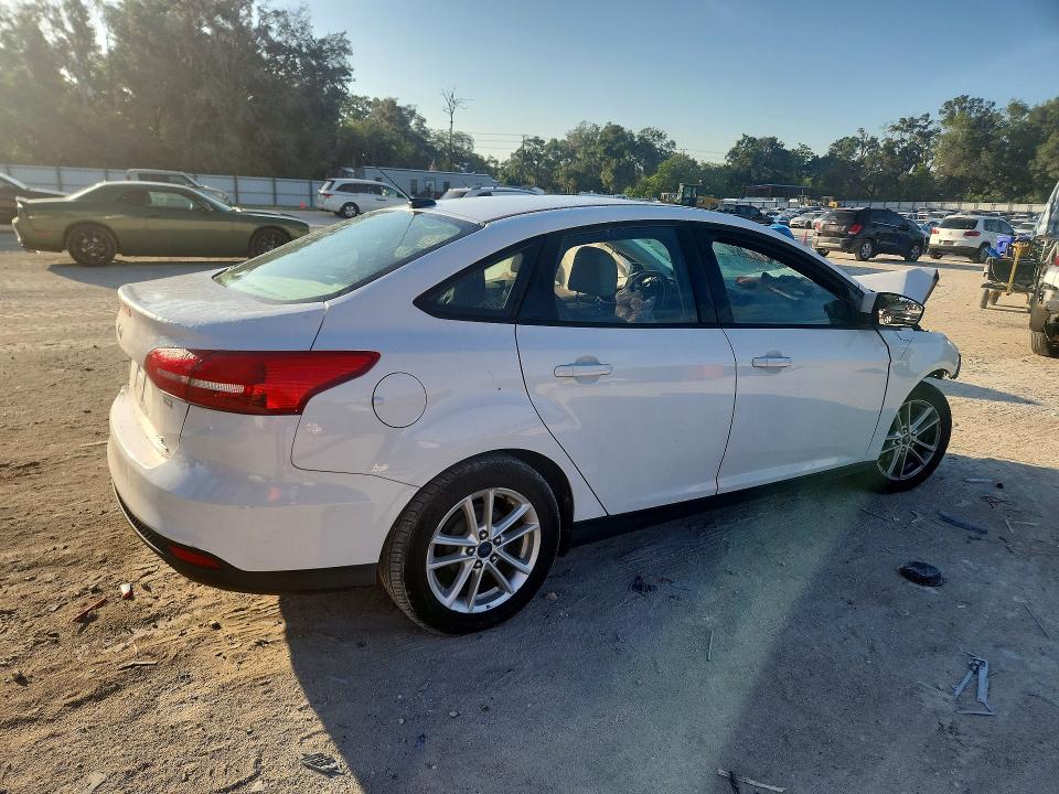Photo 3 from auction – 2016 FORD FOCUS with VIN 1FADP3F26GL214044