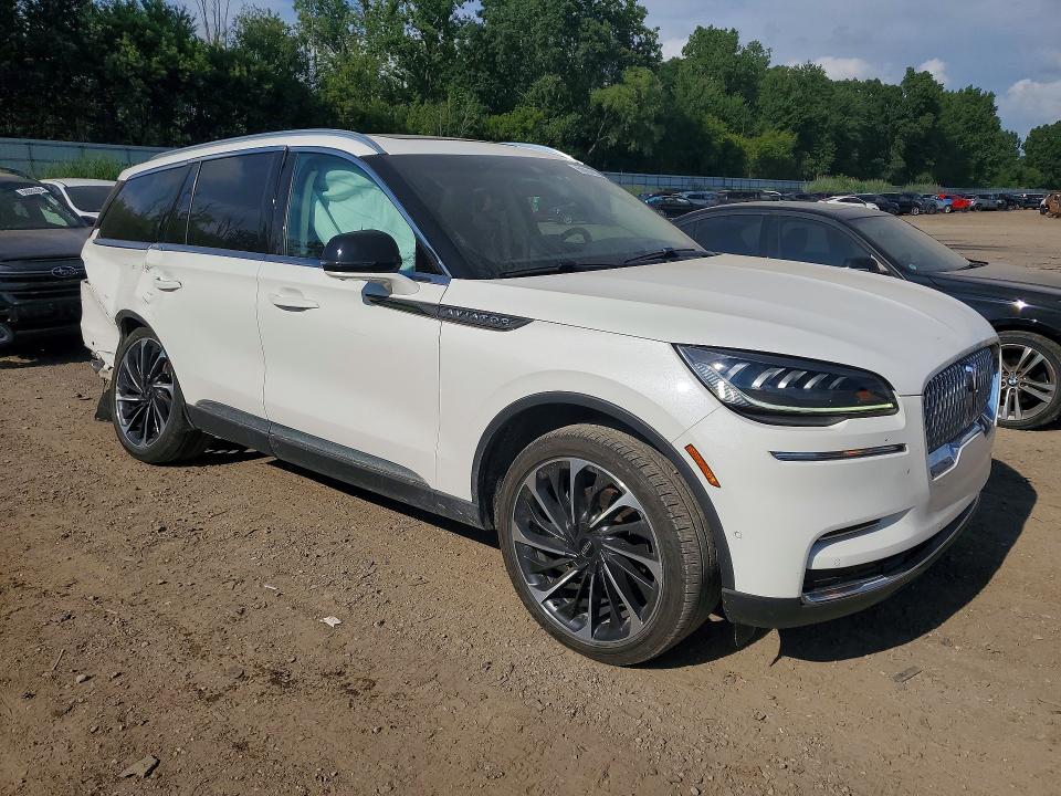 Photo 4 from auction – 2023 LINCOLN AVIATOR with VIN 5LM5J7XC4PGL30357