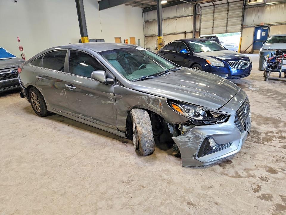 Photo 4 from auction – 2019 HYUNDAI SONATA with VIN 5NPE24AF5KH794574