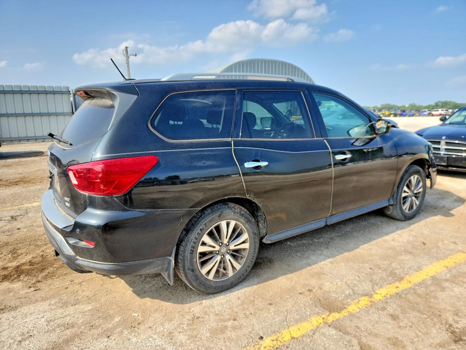 Photo 3 from auction – 2017 NISSAN PATHFINDER with VIN 5N1DR2MM0HC699331