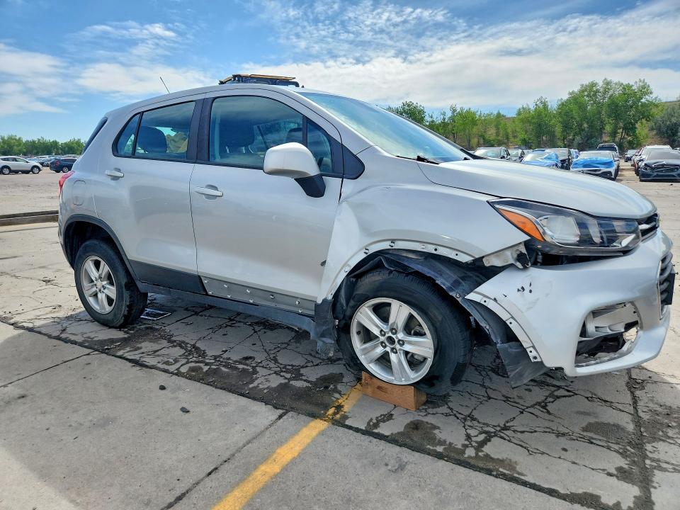 Photo 4 from auction – 2019 CHEVROLET TRAX with VIN 3GNCJNSB1KL171391