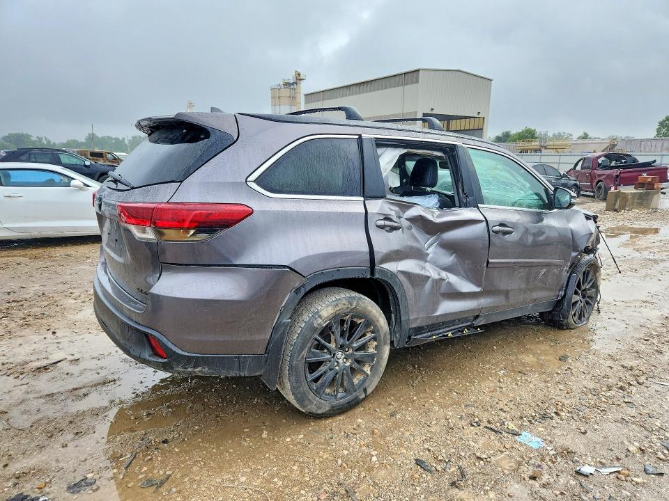 Photo 3 from auction – 2019 TOYOTA HIGHLANDER with VIN 5TDJZRFH9KS607073