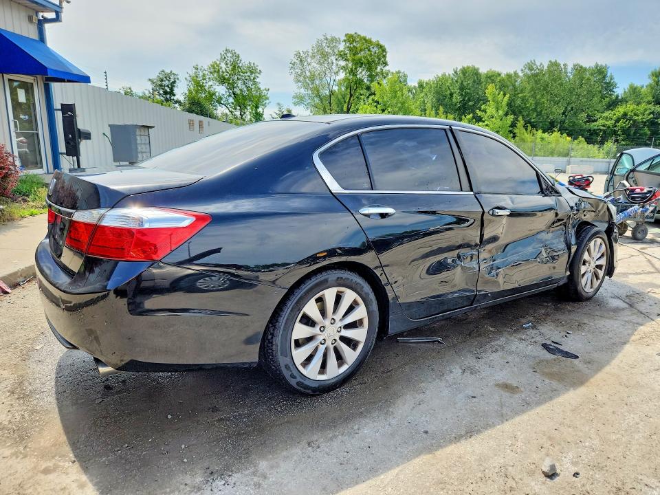 Photo 3 from auction – 2014 HONDA ACCORD with VIN 1HGCR2F85EA025376