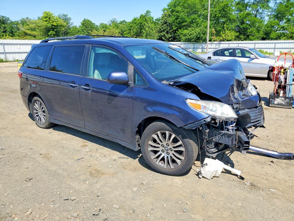 Photo 4 from auction – 2019 TOYOTA SIENNA with VIN 5TDYZ3DC3KS016501