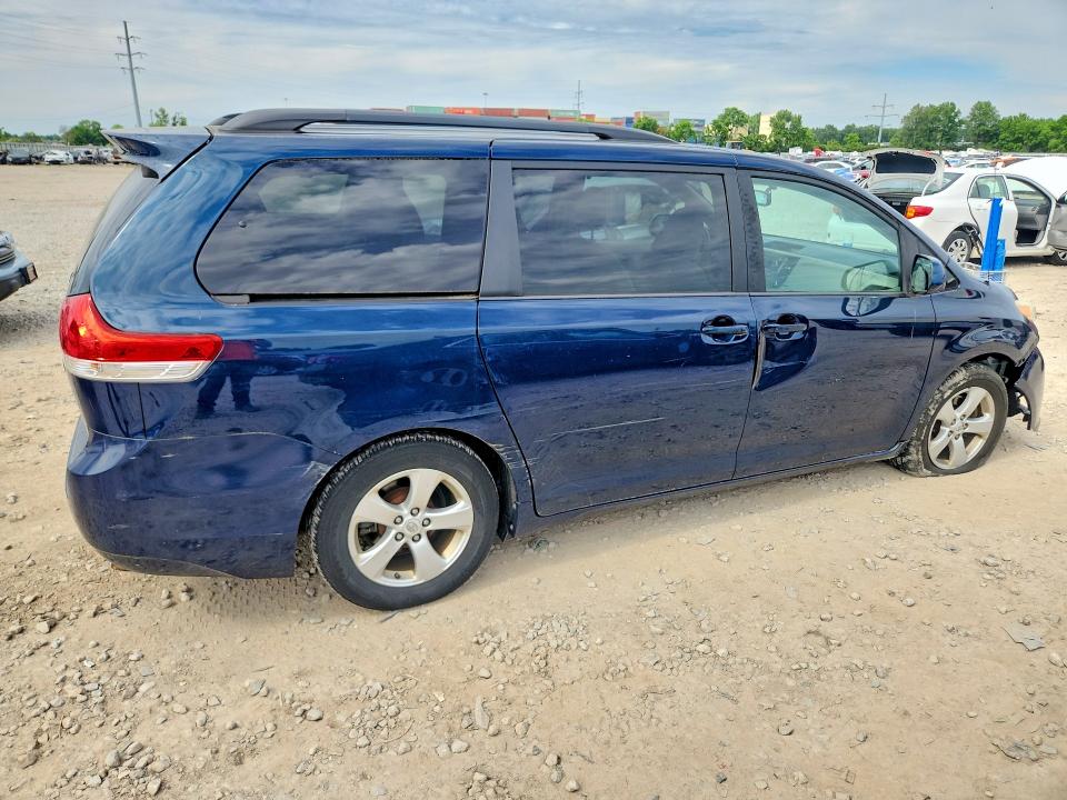 Photo 3 from auction – 2012 TOYOTA SIENNA with VIN 5TDKK3DC7CS245727