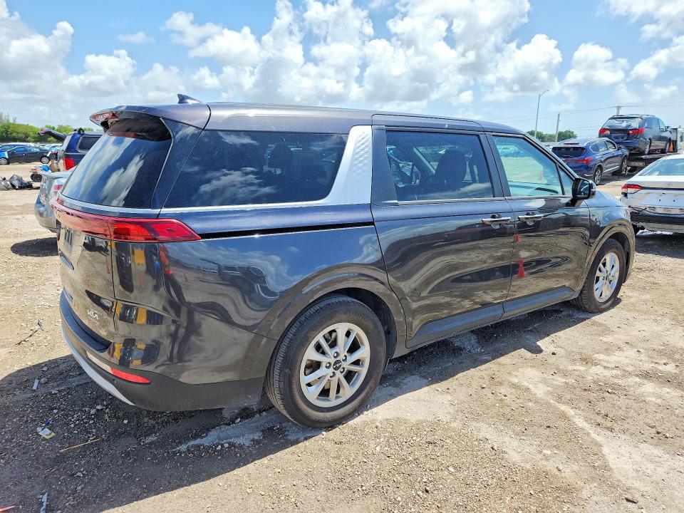 Photo 3 from auction – 2023 KIA CARNIVAL with VIN KNDNB4H32P6253818