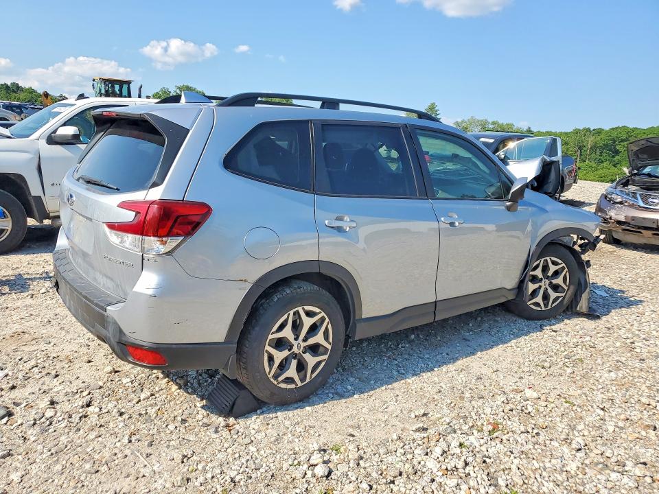 Photo 3 from auction – 2020 SUBARU FORESTER with VIN JF2SKAJC7LH432903