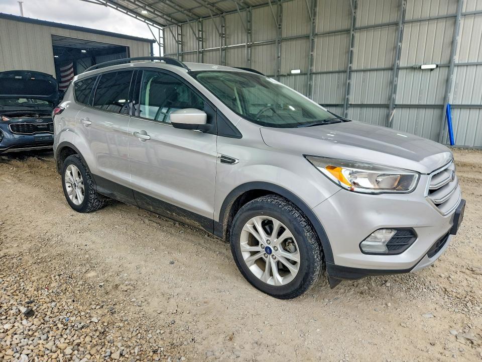 Photo 4 from auction – 2018 FORD ESCAPE with VIN 1FMCU0GD5JUB09831