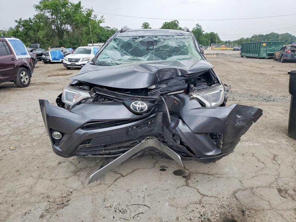 Photo 5 from auction – 2017 TOYOTA RAV4 with VIN JTMRFREV4HD217621