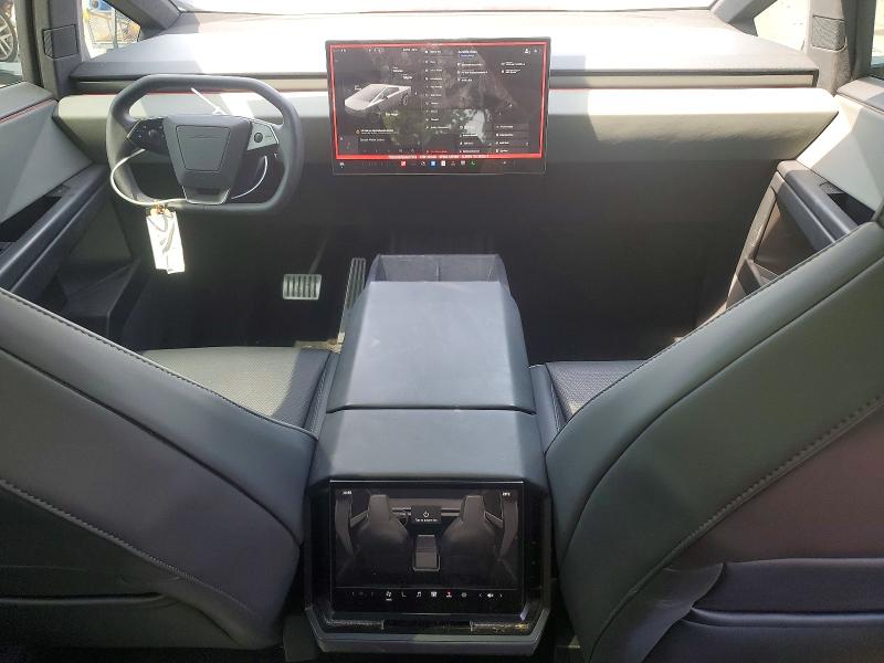Photo 8 from auction – 2025 TESLA CYBERTRUCK with VIN 7G2CEHED0SA072551