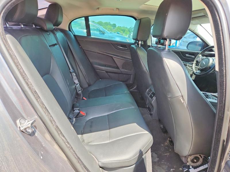 Photo 10 from auction – 2019 JAGUAR XE with VIN SAJAD4FX2KCP51897