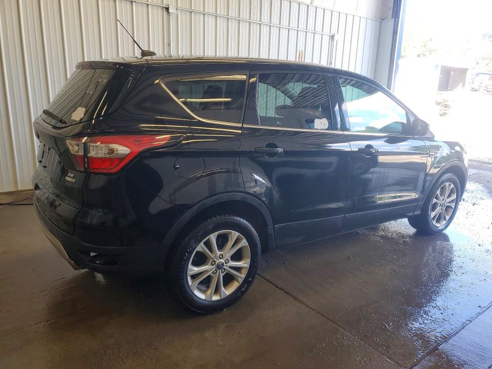 Photo 3 from auction – 2017 FORD ESCAPE with VIN 1FMCU9GD0HUC74717