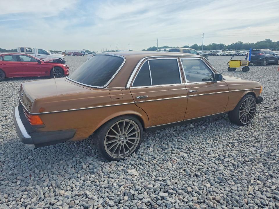 Снимка 3 от търг – 1980 MERCEDES-BENZ 240 с VIN 12312312161460