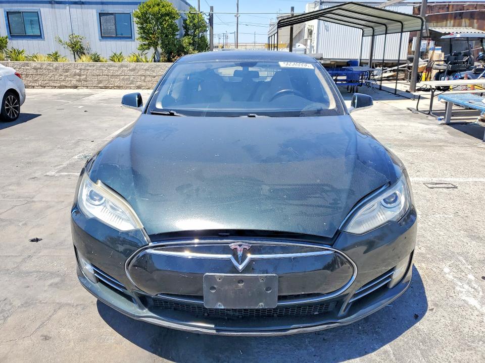 Photo 5 from auction – 2013 TESLA MODEL S with VIN 5YJSA1CP2DFP08231