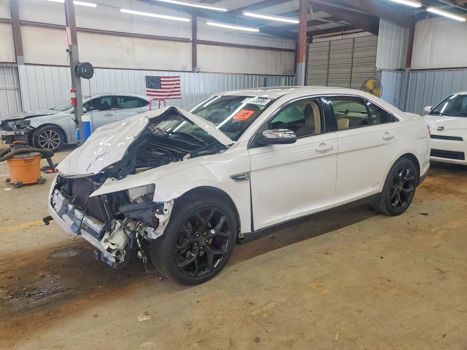 FORD TAURUS 2017 with VIN 1FAHP2F85HG128542 - Photo from auction