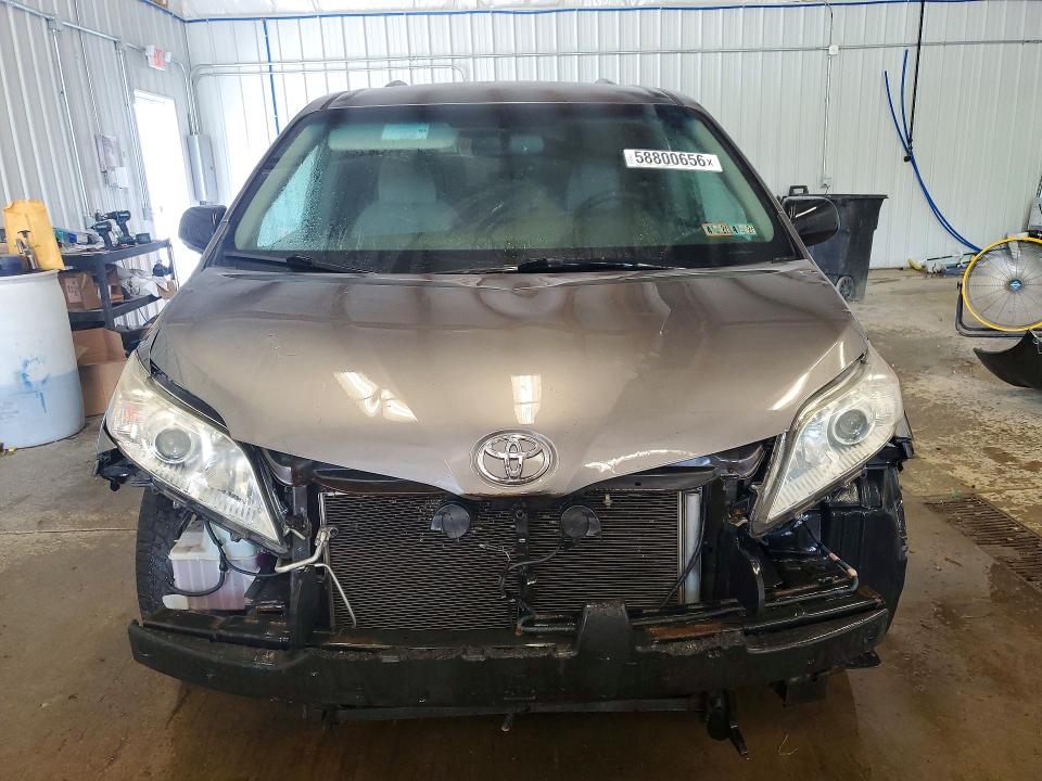 Photo 5 from auction – 2015 TOYOTA SIENNA with VIN 5TDKK3DC1FS617180