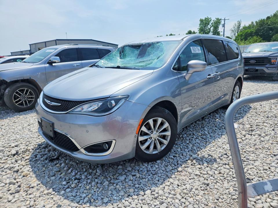 Photo 1 from auction – 2019 CHRYSLER PACIFICA with VIN 2C4RC1FG0KR559436