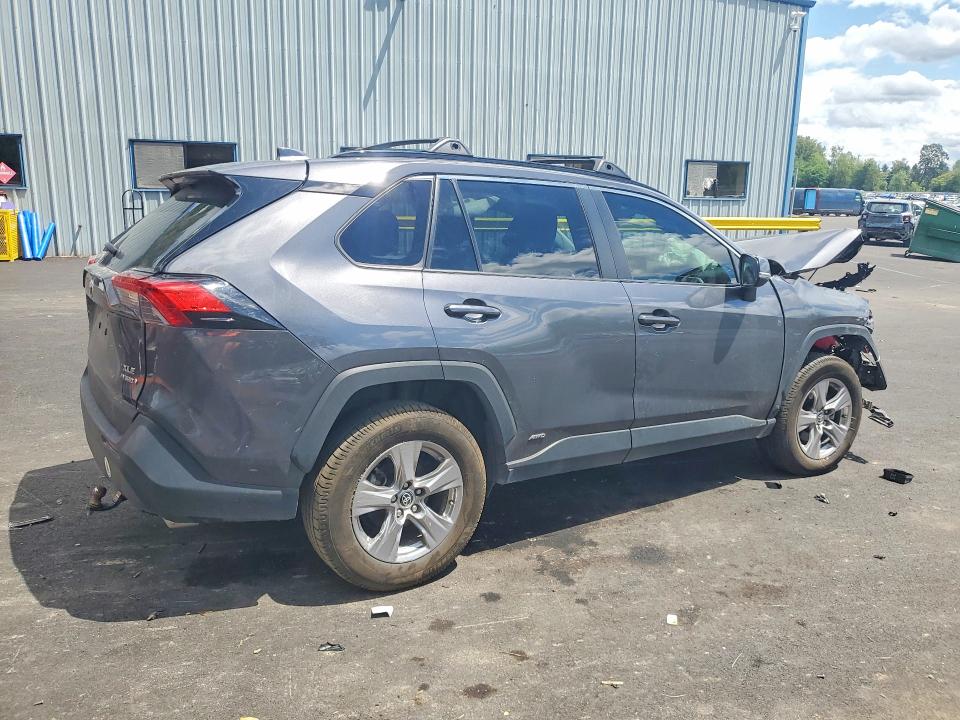 Photo 3 from auction – 2022 TOYOTA RAV4 with VIN 2T3RWRFV8NW132715