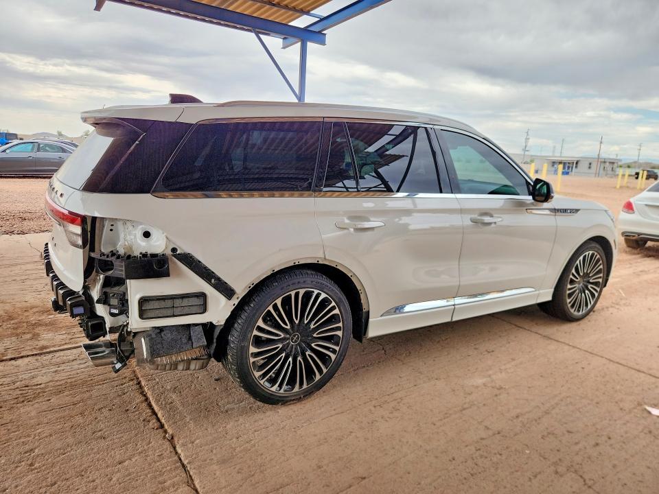 Photo 3 from auction – 2025 LINCOLN AVIATOR with VIN 5LM5J9XC7SGL28932