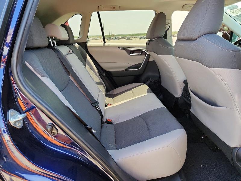 Photo 11 from auction – 2019 TOYOTA RAV4 with VIN 2T3W1RFV7KC032913