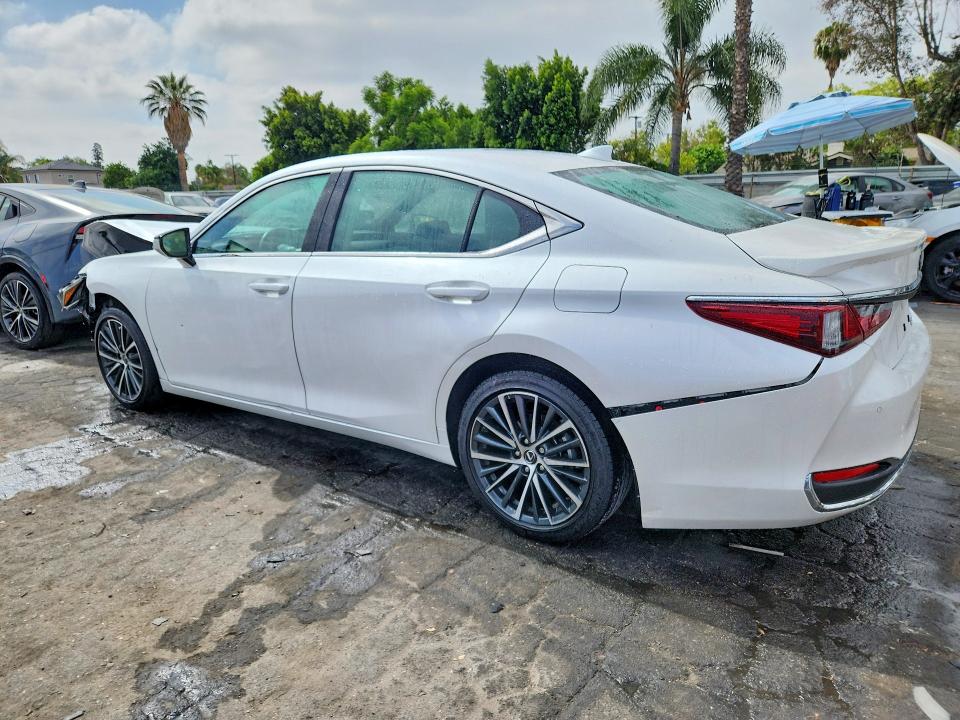 Photo 2 from auction – 2025 LEXUS ES 300H with VIN 58ADA1C17SU067171