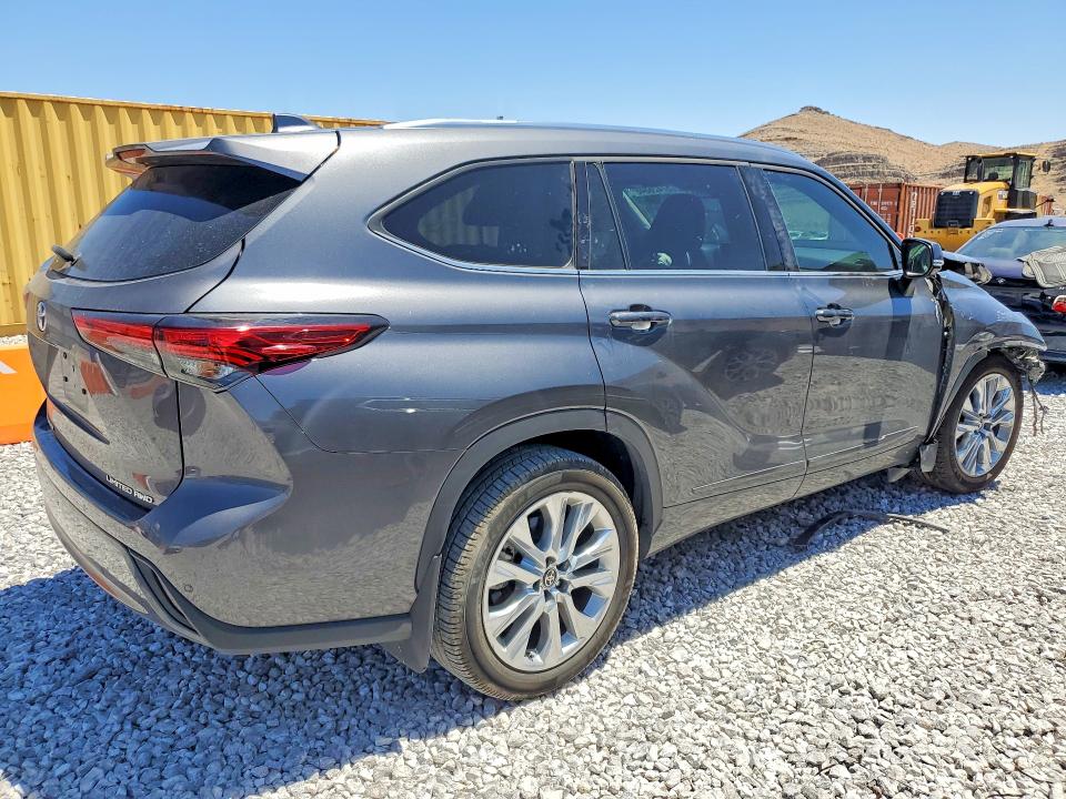 Photo 3 from auction – 2022 TOYOTA HIGHLANDER with VIN 5TDDZRBH9NS572168