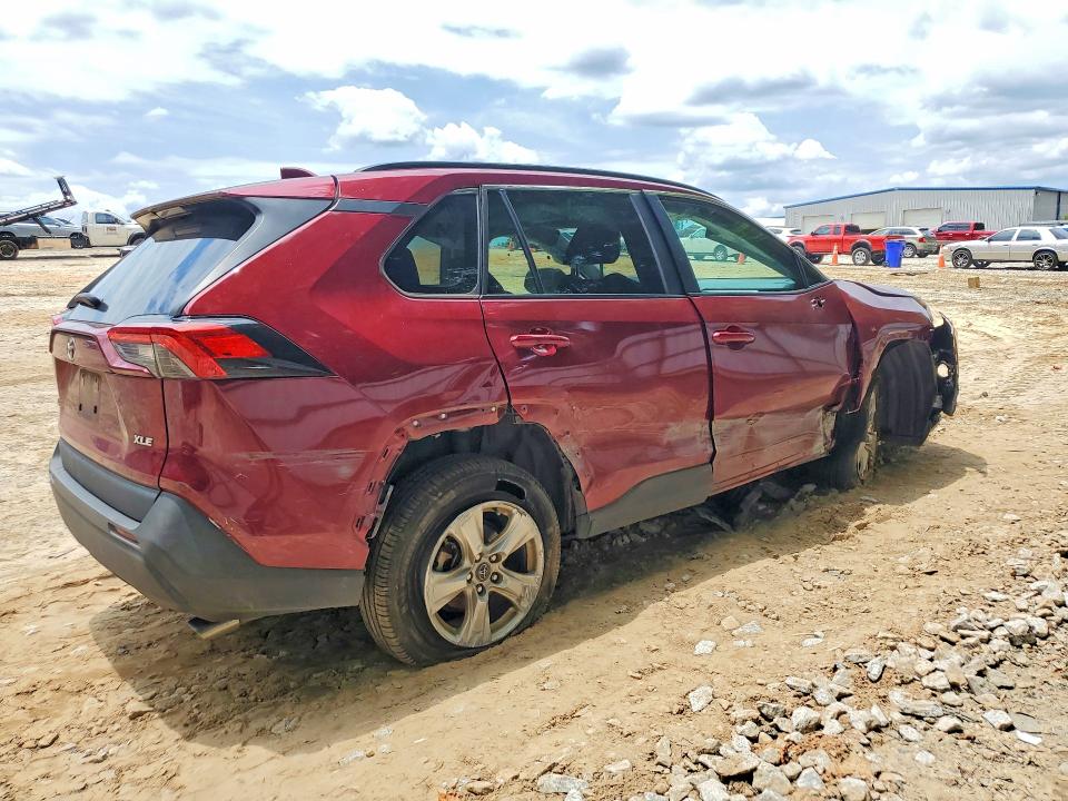 Photo 3 from auction – 2020 TOYOTA RAV4 with VIN 2T3W1RFVXLW095178