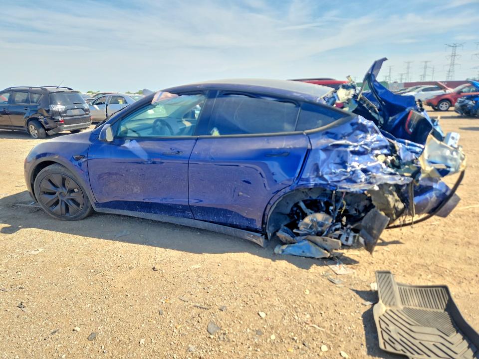 Foto 2 de la subasta – 2024 TESLA MODEL Y con VIN 7SAYGAEE4RF186393