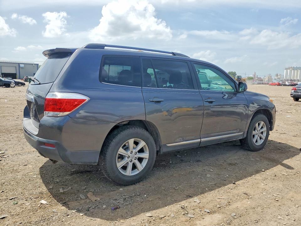 Photo 3 from auction – 2011 TOYOTA HIGHLANDER with VIN 5TDBK3EH5BS074680