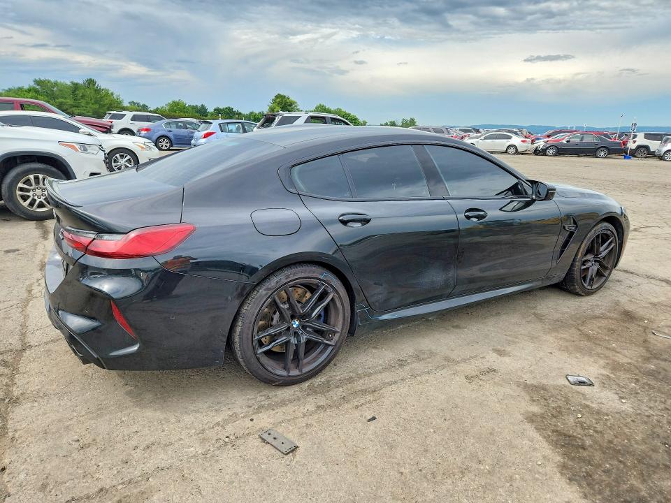 Photo 3 from auction – 2022 BMW M8 with VIN WBSGV0C04NCG94950