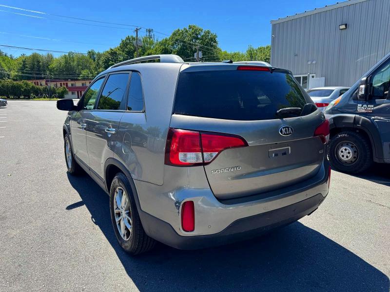 Photo 2 from auction – 2015 KIA SORENTO with VIN 5XYKTCA67FG652623