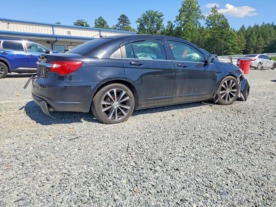 Photo 3 from auction – 2014 CHRYSLER 200 with VIN 1C3CCBBG8EN120122
