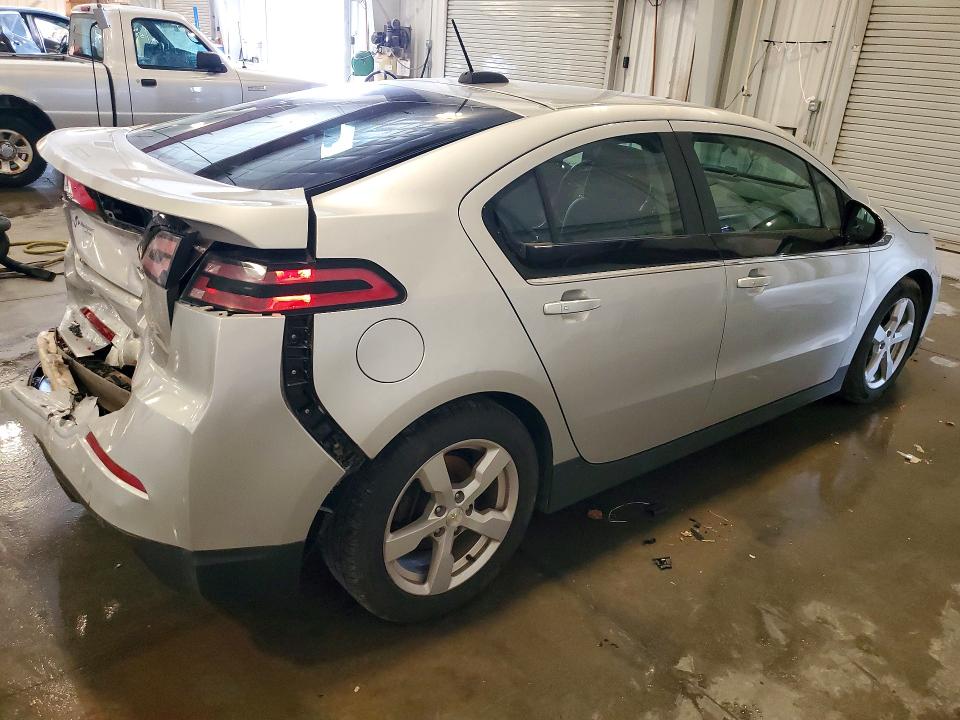 Photo 3 from auction – 2015 CHEVROLET VOLT with VIN 1G1RA6E43FU136068