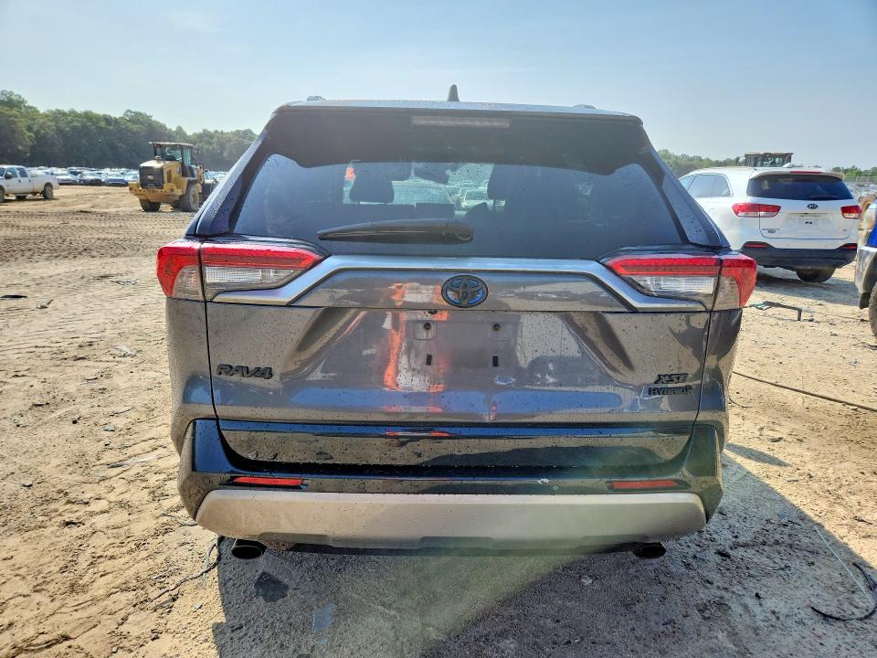 Photo 6 from auction – 2022 TOYOTA RAV4 with VIN 4T3E6RFV0NU076820