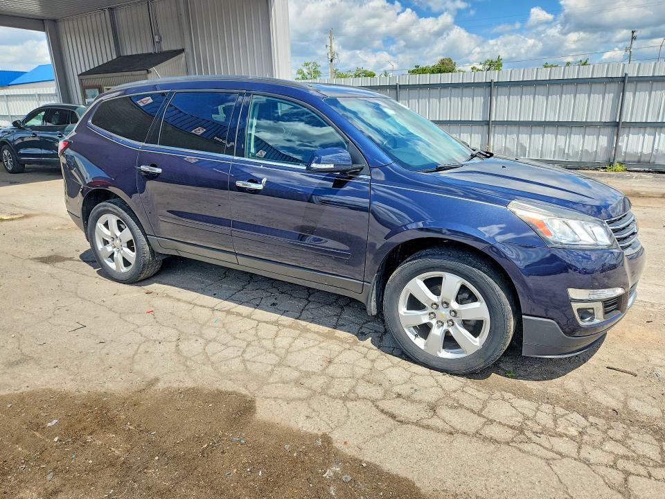 Photo 4 from auction – 2017 CHEVROLET TRAVERSE with VIN 1GNKRGKD0HJ266266