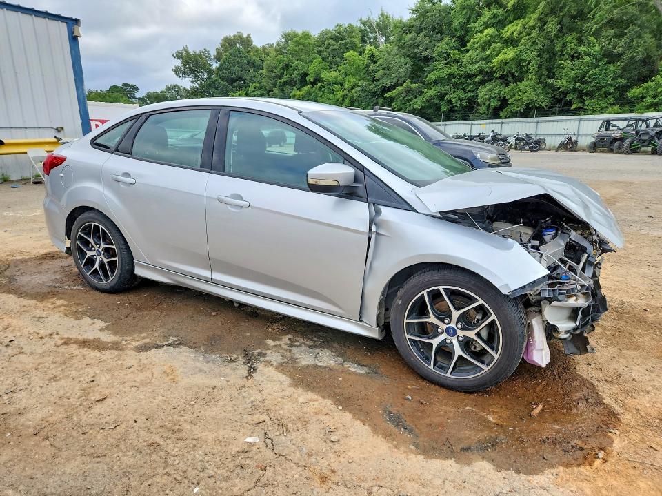 Photo 4 from auction – 2015 FORD FOCUS with VIN 1FADP3FE7FL379772