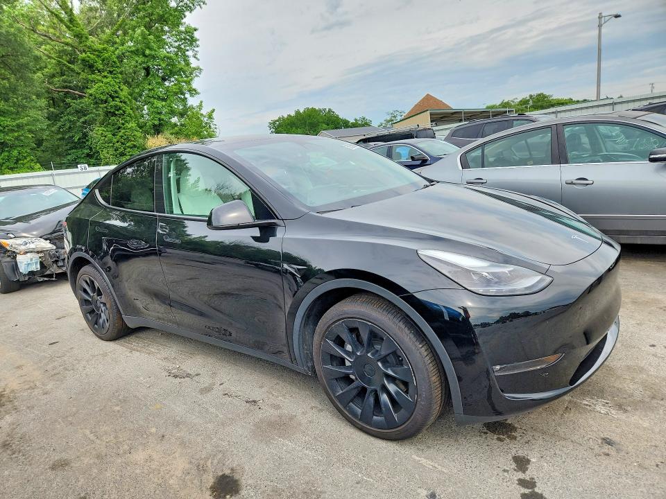 Photo 4 from auction – 2023 TESLA MODEL Y with VIN 7SAYGDEE6PF747403
