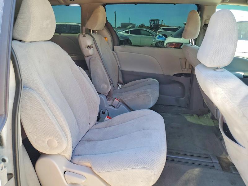 Photo 11 from auction – 2013 TOYOTA SIENNA with VIN 5TDKK3DC5DS315050
