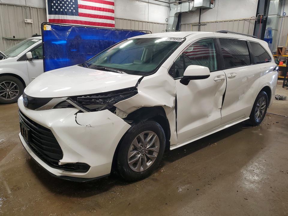 TOYOTA SIENNA 2024 with VIN 5TDKRKEC0RS223632 - Photo from auction