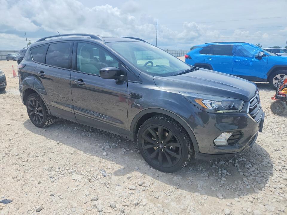 Photo 4 from auction – 2018 FORD ESCAPE with VIN 1FMCU9HD4JUC98149