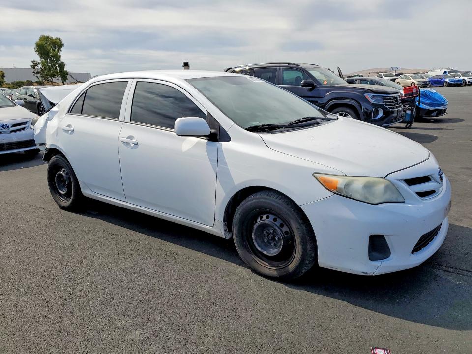 Photo 4 from auction – 2013 TOYOTA COROLLA with VIN 2T1BU4EE3DC008775